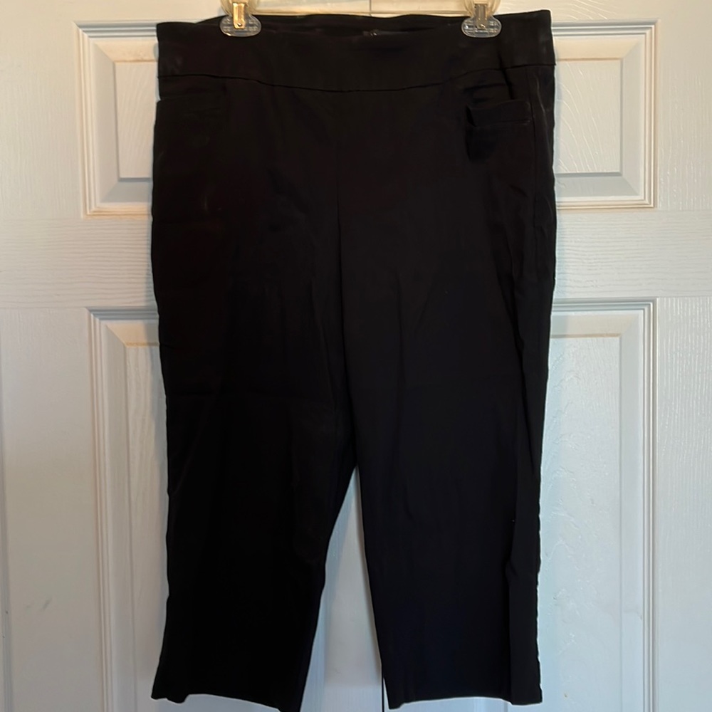 Black Napa Valley cotton capris size 16P